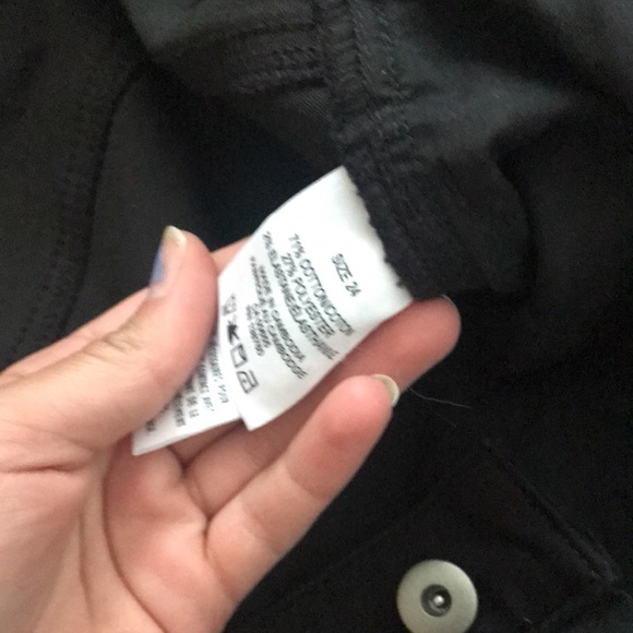 Plus size woman’s black capris jeans - Picture 3 of 3